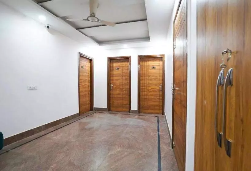 ホテル Townhouse 1337 Shavin Manor
