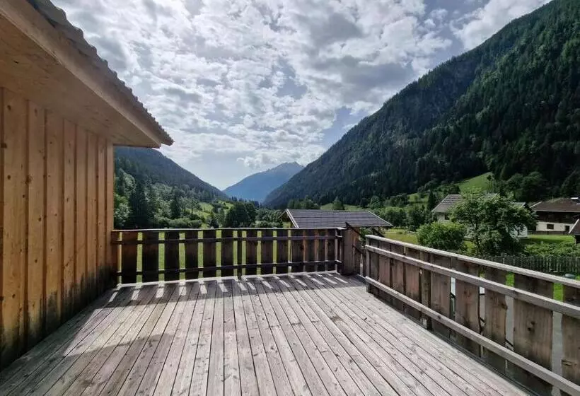 カプセルホテル Gletscher Trail Hostel