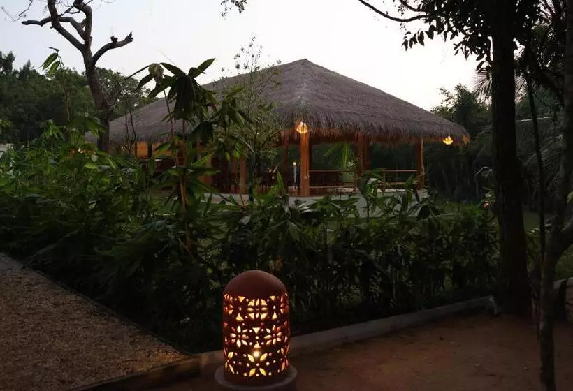 Hotelli Omkara Rekawa