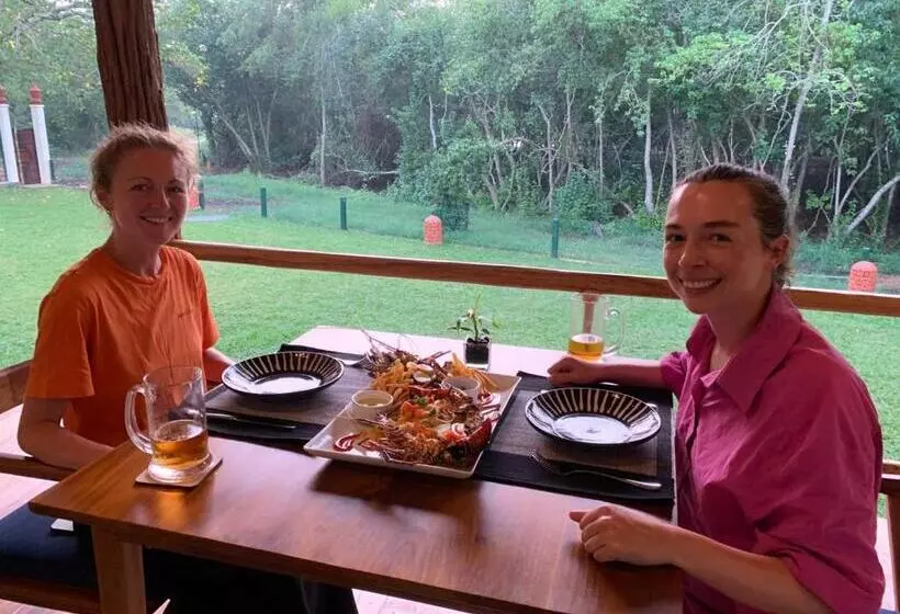 Hotelli Omkara Rekawa