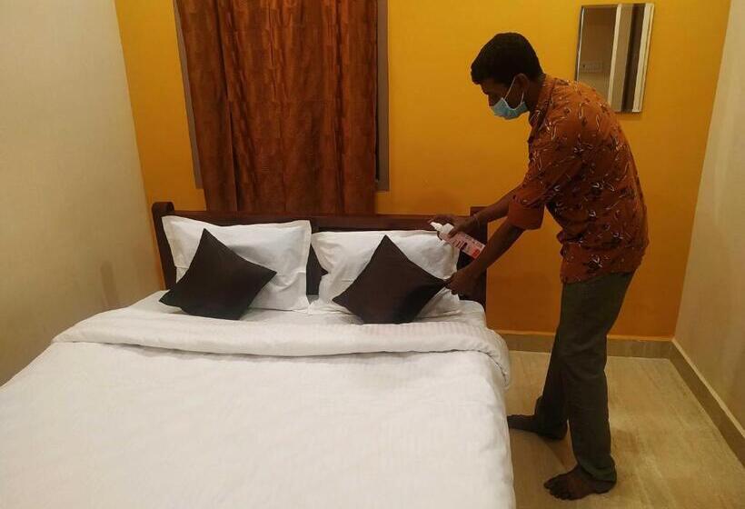 בית מלון כפרי Oyo Flagship Gk Lodge