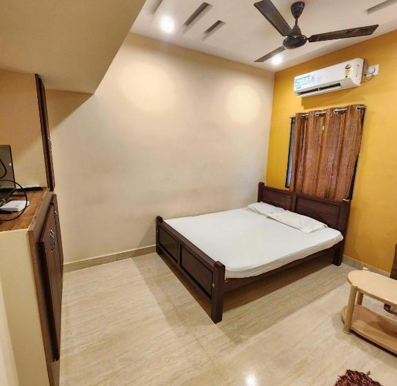 בית מלון כפרי Oyo Flagship Gk Lodge