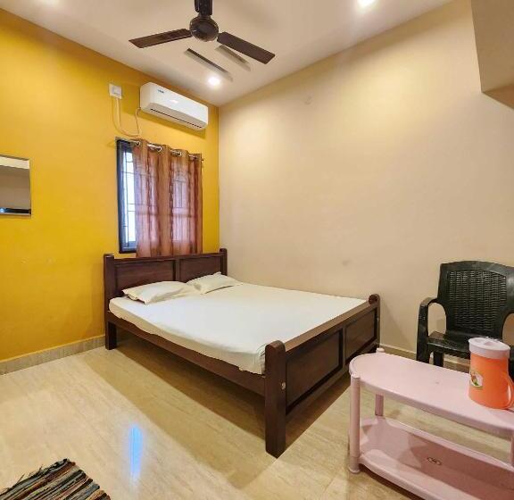 בית מלון כפרי Oyo Flagship Gk Lodge