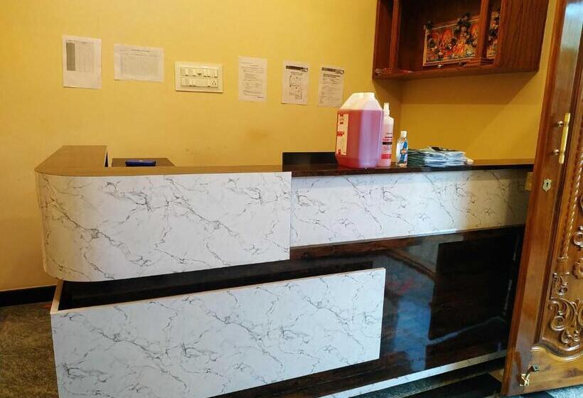 בית מלון כפרי Oyo Flagship Gk Lodge