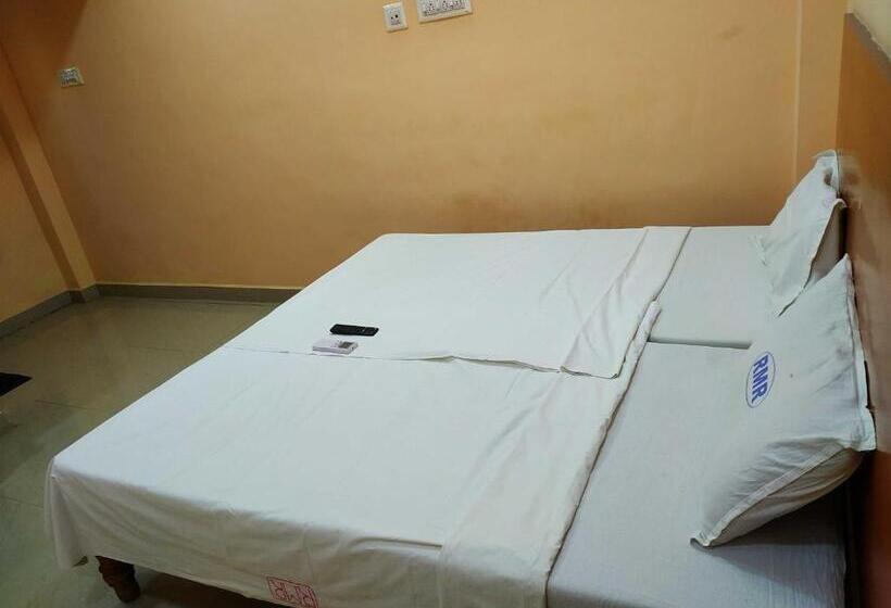 בית מלון כפרי Oyo Flagship Gk Lodge