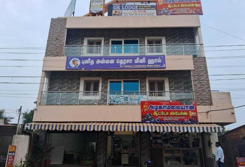 בית מלון כפרי Oyo Flagship Gk Lodge