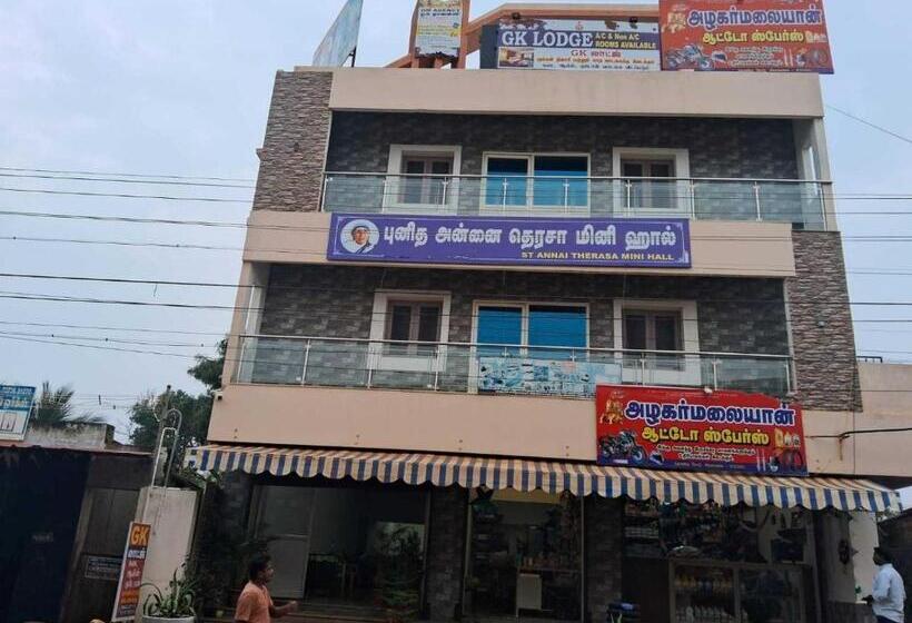 בית מלון כפרי Oyo Flagship Gk Lodge