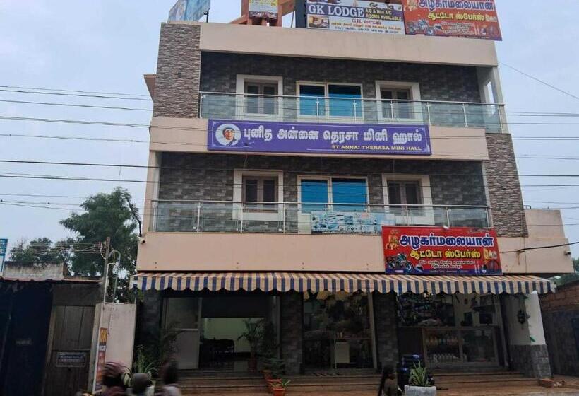 בית מלון כפרי Oyo Flagship Gk Lodge