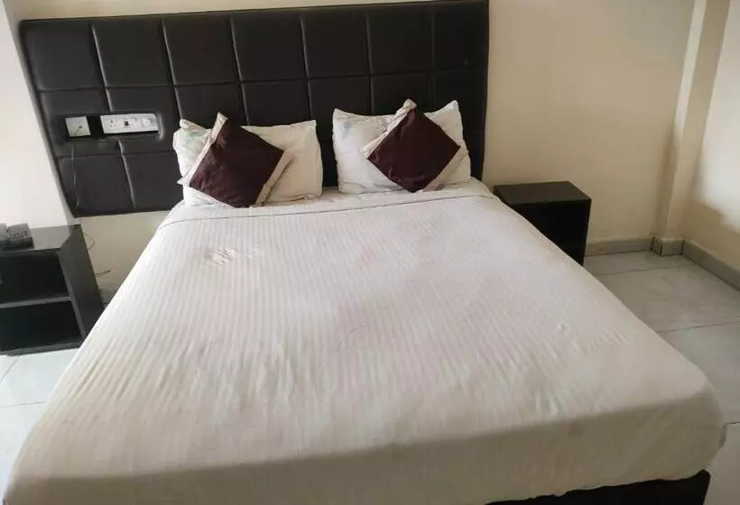 Oyo Flagship Hotel Bommarillu