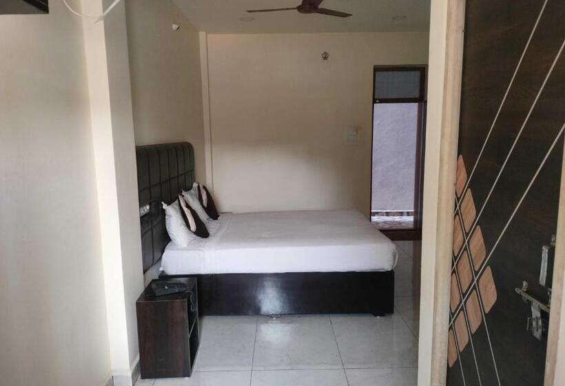 Oyo Flagship Hotel Bommarillu