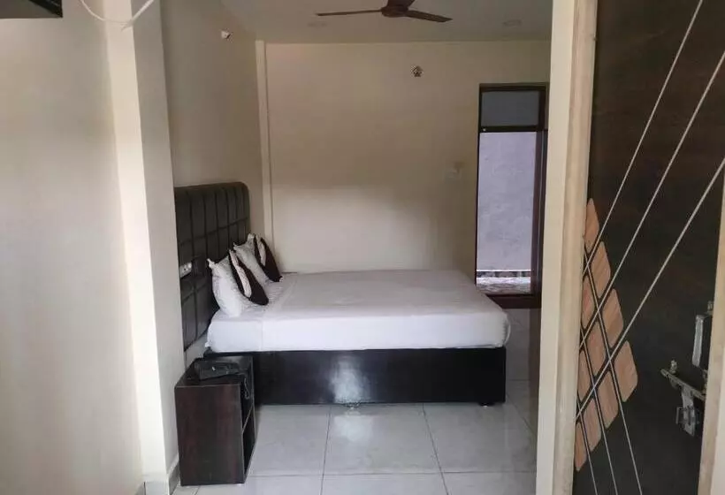 Oyo Flagship Hotel Bommarillu