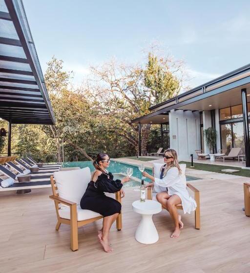 Отель Epic Tamarindo Boutique