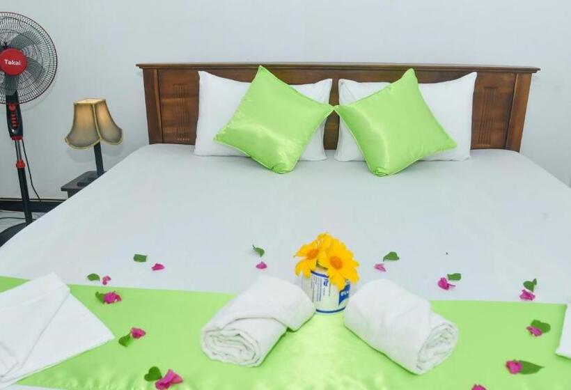 Hotel Prem Nadee Homestay