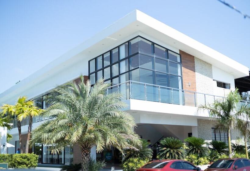 Asaricha Tropical Beach Resort