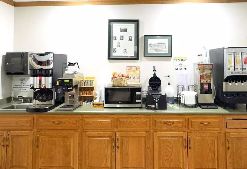 Hotelli Country Trails Inn &suites