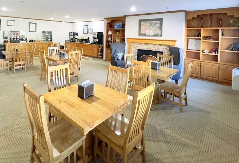 Hotelli Country Trails Inn &suites