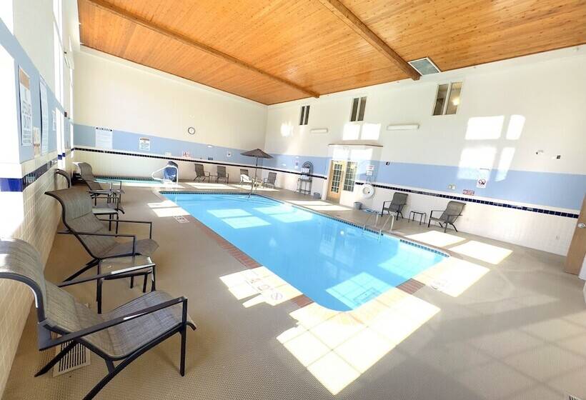 호텔 Country Trails Inn &suites