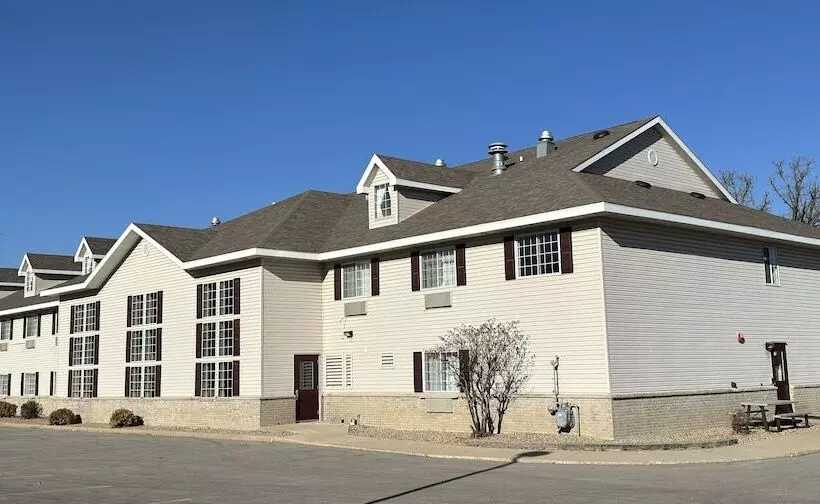 Hotelli Country Trails Inn &suites