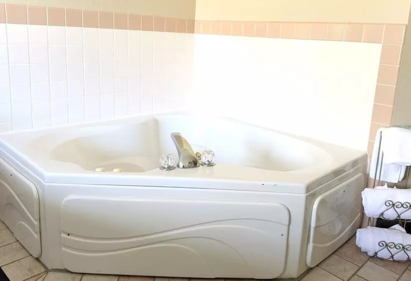 Hotelli Country Trails Inn &suites