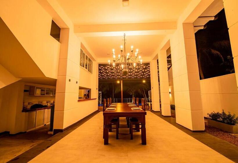 ホテル Moon River Villa