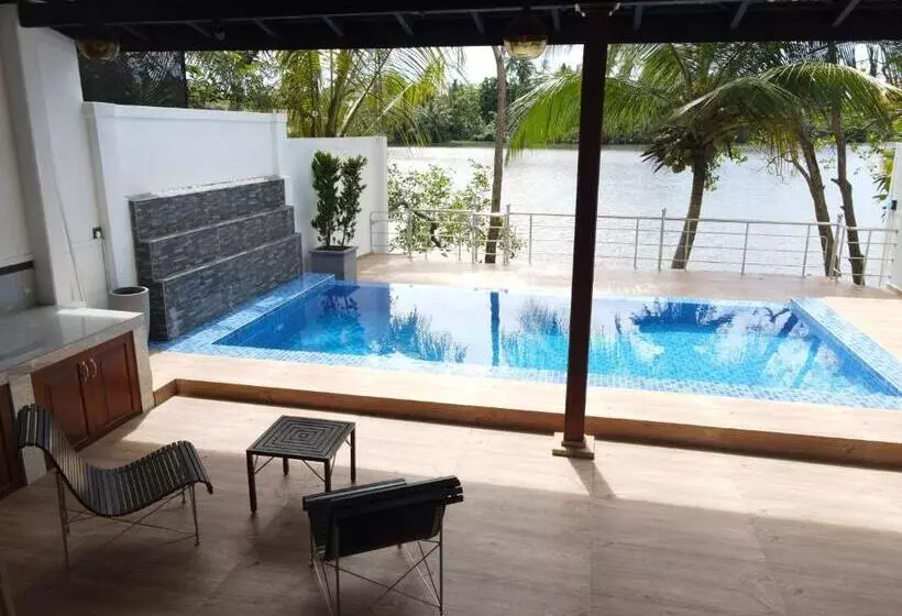 ホテル Moon River Villa