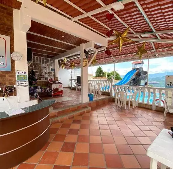 ホテル Piscina Macaliz