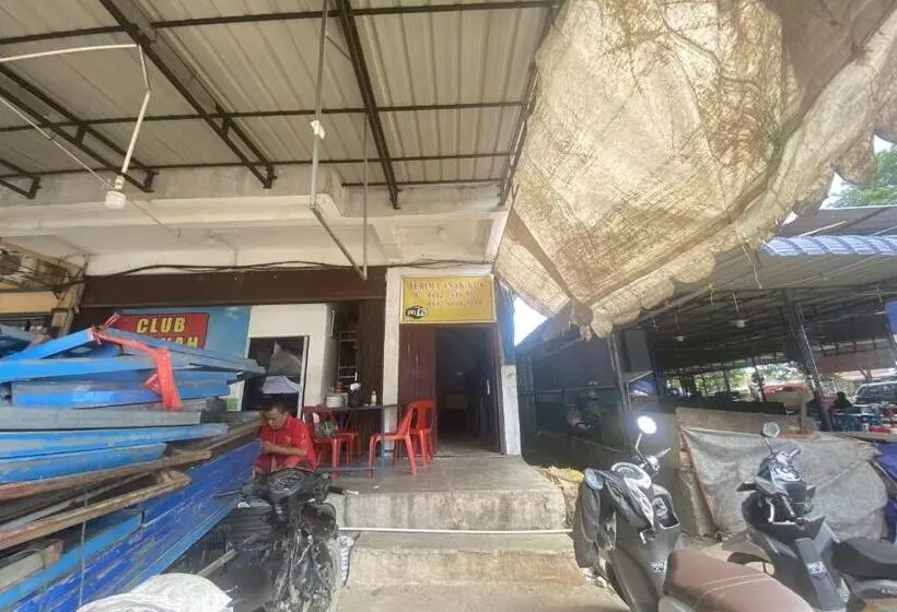 ホテル Spot On 93446 Penginapan Mak Yes
