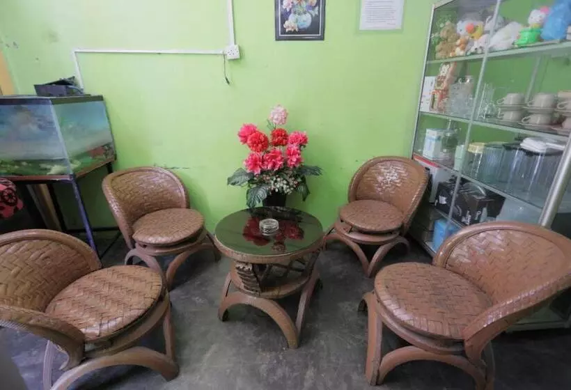 ホテル Spot On 93446 Penginapan Mak Yes