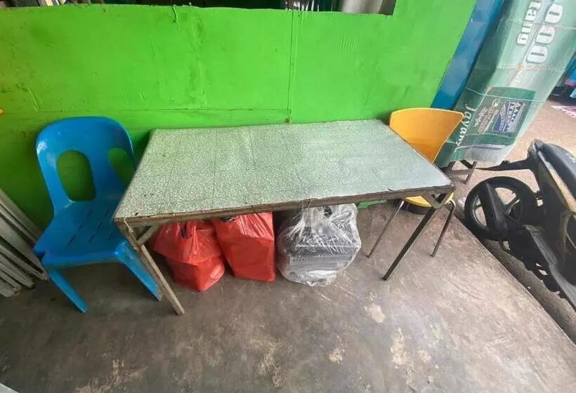 ホテル Spot On 93446 Penginapan Mak Yes