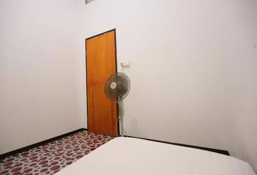 ホテル Spot On 93446 Penginapan Mak Yes