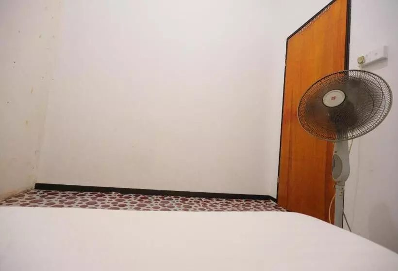 ホテル Spot On 93446 Penginapan Mak Yes