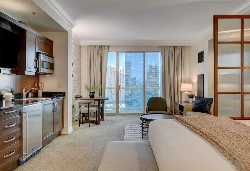 Jewel Suite W/balcony Mgm Signature  23rd Floor Strip View