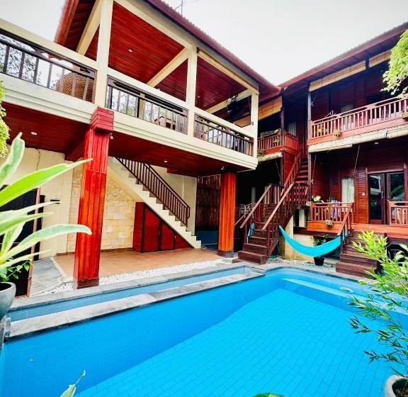 بنسيون Room 2 Pool View @ Tropical Guesthouse Umalas