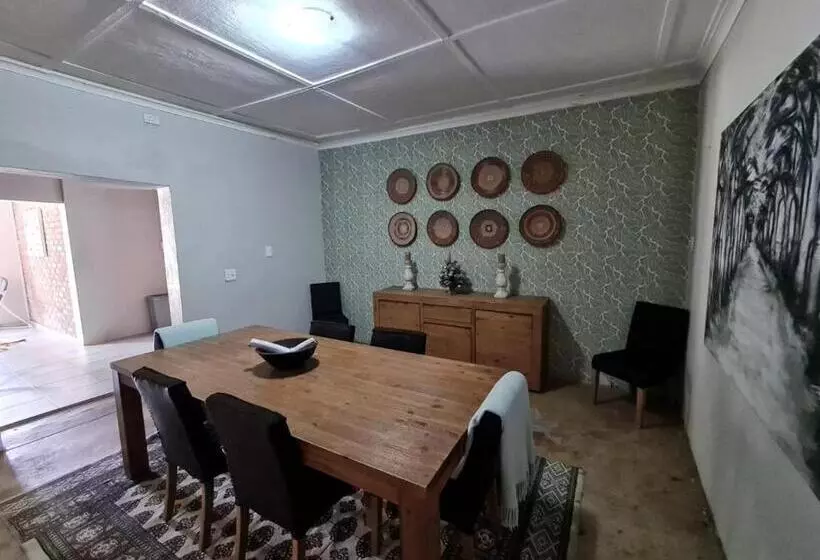 ペンション Serval Guest House