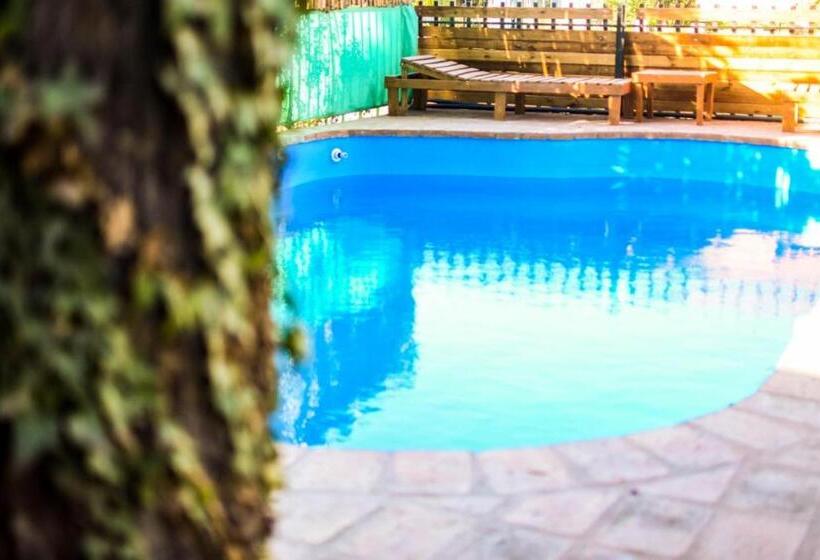 ユースホステル Cabañas De Mora