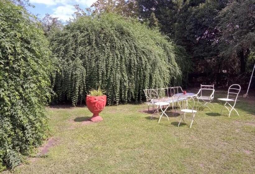 ユースホステル Cabañas De Mora