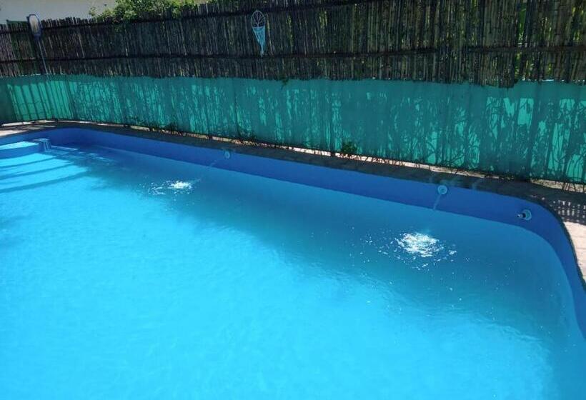 ユースホステル Cabañas De Mora