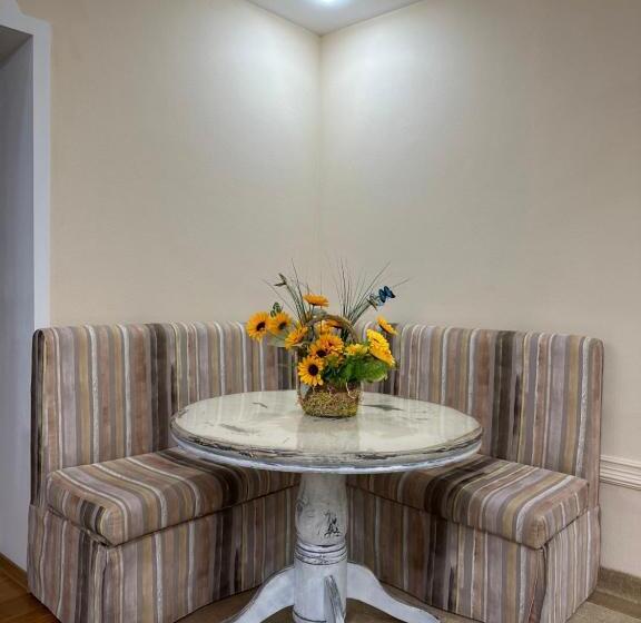 تختخواب و صبحانه Sezim