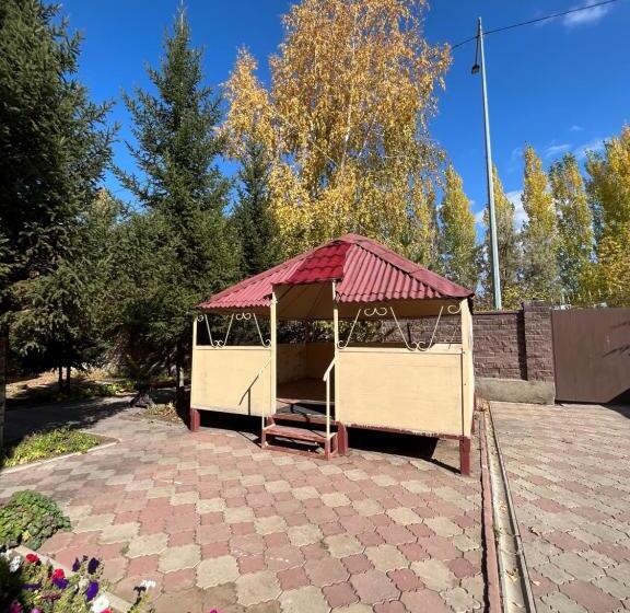 تختخواب و صبحانه Sezim