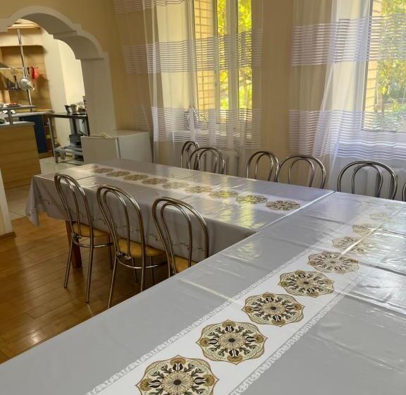 تختخواب و صبحانه Sezim