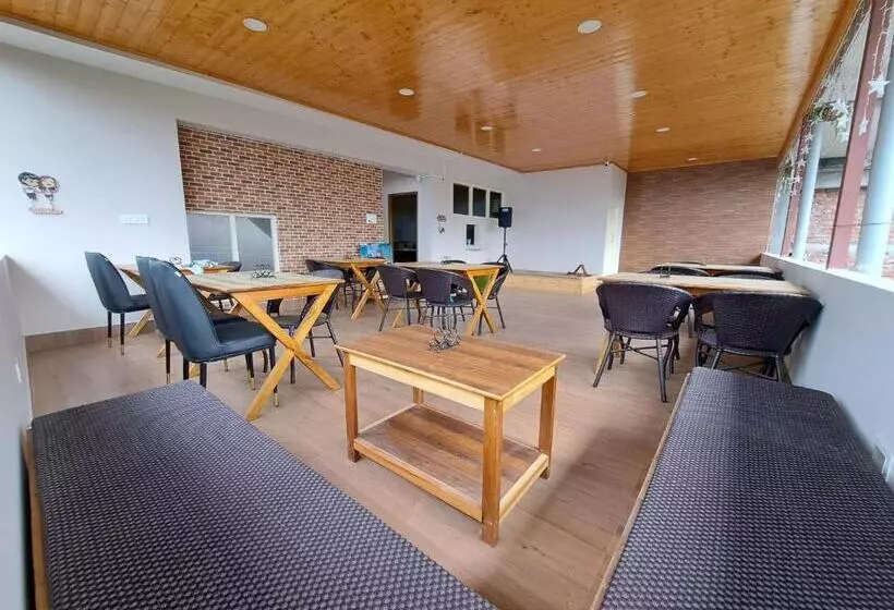 ベッドアンドブレックファースト Snow White Retreat Hotel And Restaurant