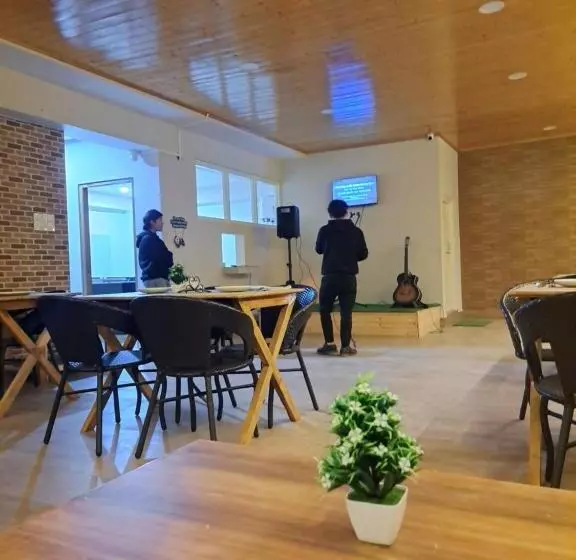 ベッドアンドブレックファースト Snow White Retreat Hotel And Restaurant