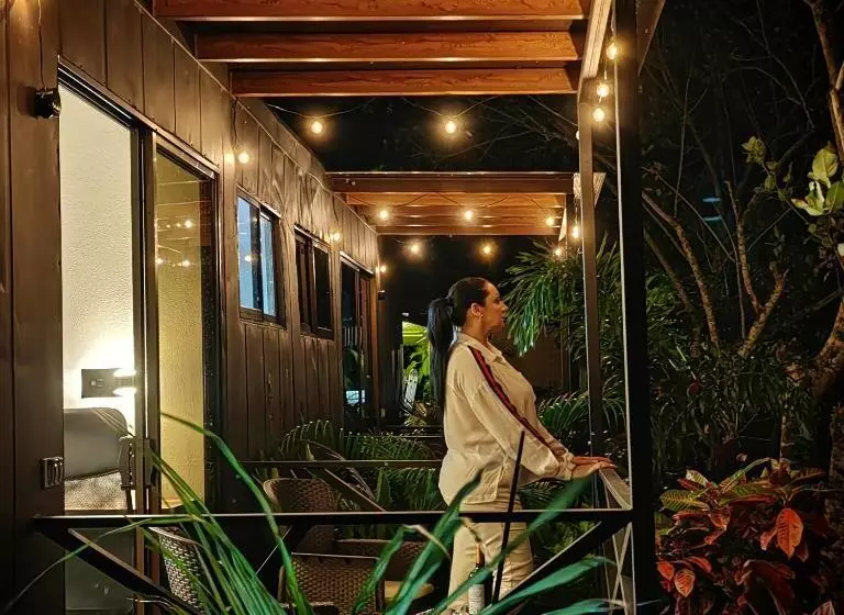 Hotelli Contenedores Corporativos