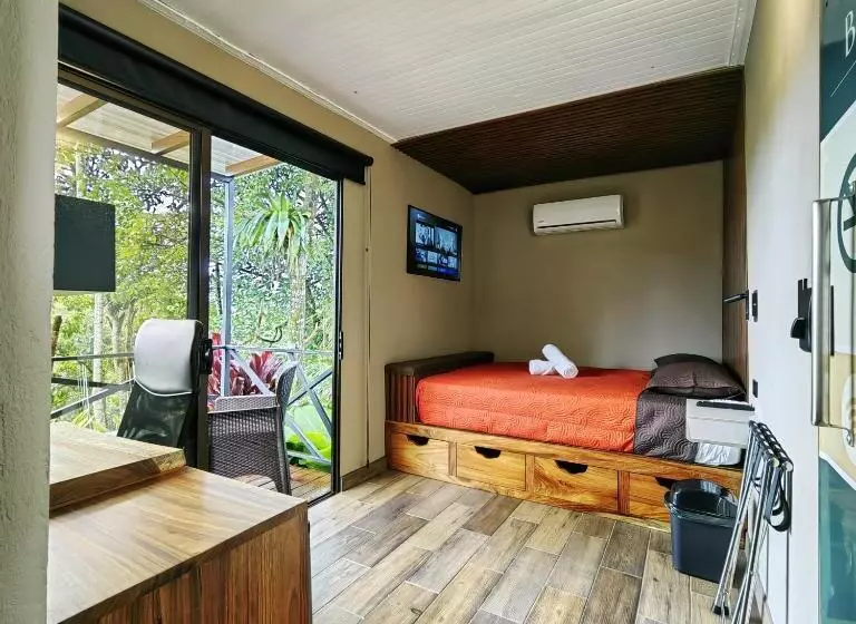 Hotelli Contenedores Corporativos