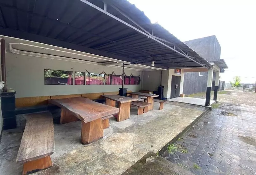 ホテル Oyo 93440 Warde