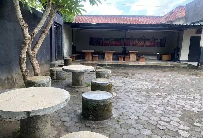 ホテル Oyo 93440 Warde