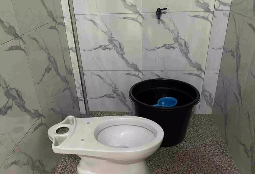 ホテル Oyo 93440 Warde