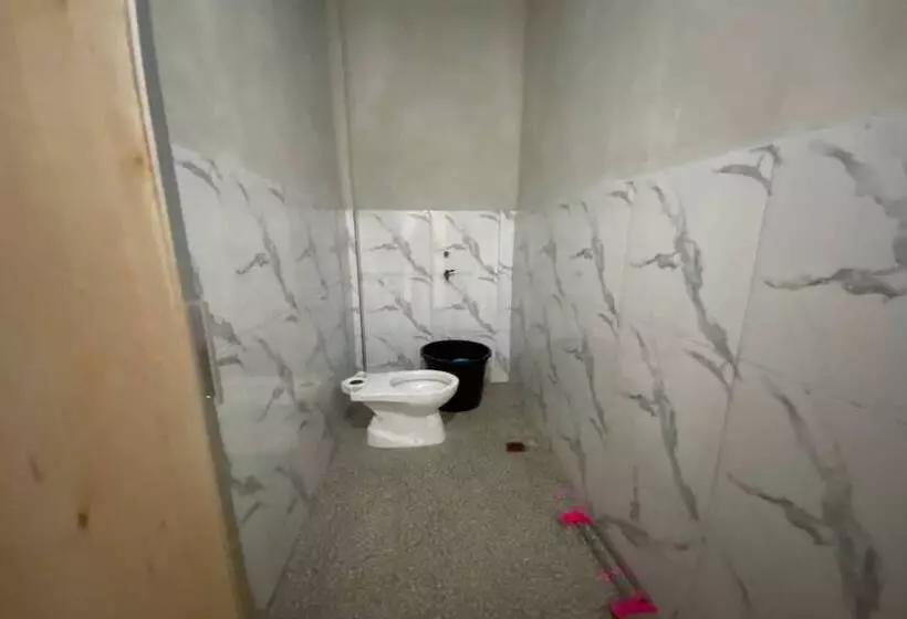 ホテル Oyo 93440 Warde