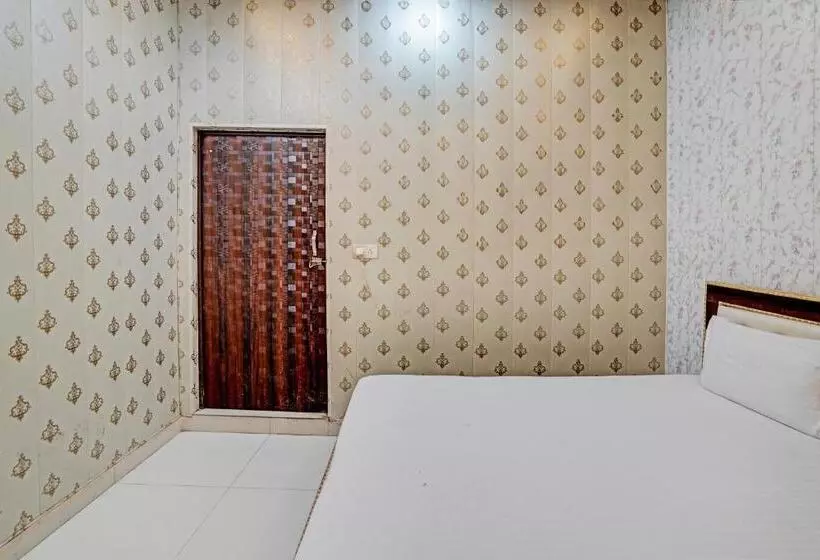 Hotelli Oyo Krishna Restaurant Near Line Paar