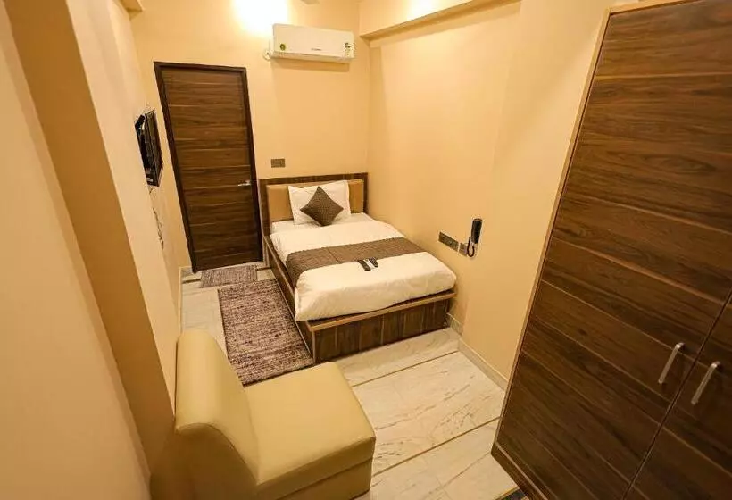 Fabhotel Pearl Square